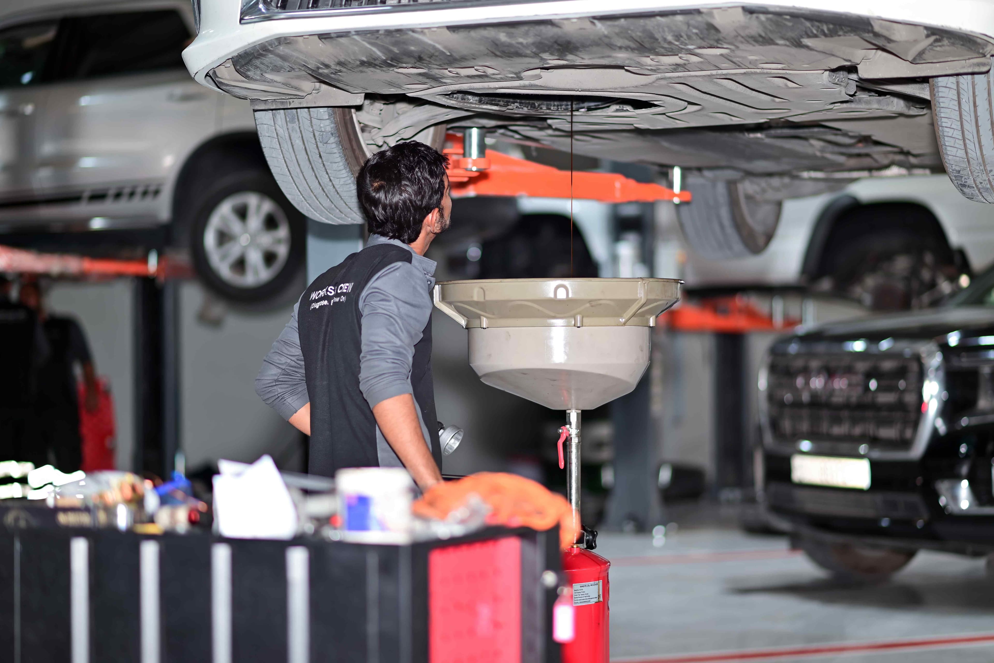 EPAR technician carrying out a comprehensive vehicle health check in Dubai